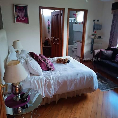 Ss: Vende Casa 24-13892 En Cumbres De Curumo De 832 M2. De 5h/7b/4pe