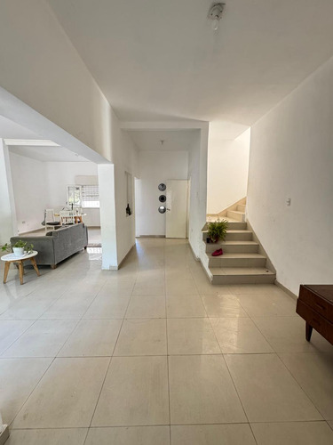 Lote / Terreno En Venta Frente A Plaza Jeronimo Del Barco, Rinde 1260 M2