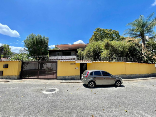 Casa Espectacular Con Diseño Arquitectonico A La Venta Ubicado En Prados Del Este #23-27377 Mn Caracas- Baruta 