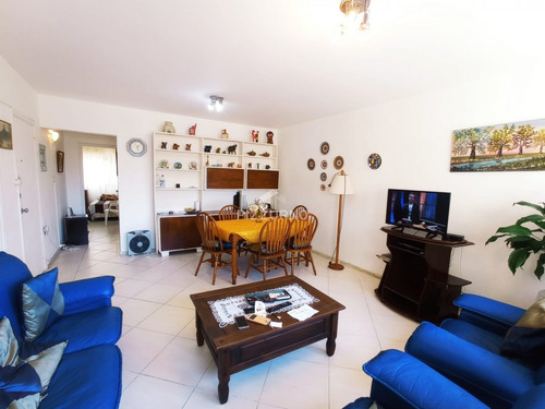 Apartamento En Peninsula, 2 Dormitorios *- Ref: 336