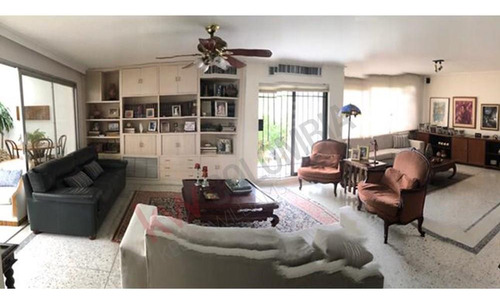 Venta De Espectacular Casa Tipo Mansión En Sitio Estratégico Del Barrio Ríomar En La Ciudad De Barranquilla-7610