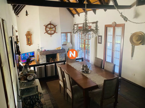 Muy Linda Casa En Venta, Gran Terreno Y Barbacoa