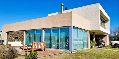 Moderna Casa En Venta En Colinas De Carrasco