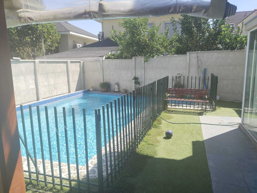 Casa 135 M2, 4d+3b+3e+piscina, Peñalolén (23043)