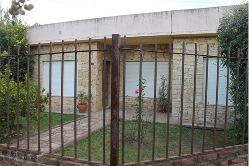 Venta De Casa 5 Dormitoios En Villa Elisa, La Plata