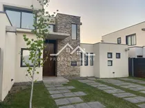 Comprar Casa Av Del Valle 3 Dorm Mas Escritorio Mas Servicio
