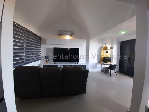 Imagen 2 de 15 de Marol Rentahouse Vende Townhouse En Lomas Del Este Valencia 22-3448