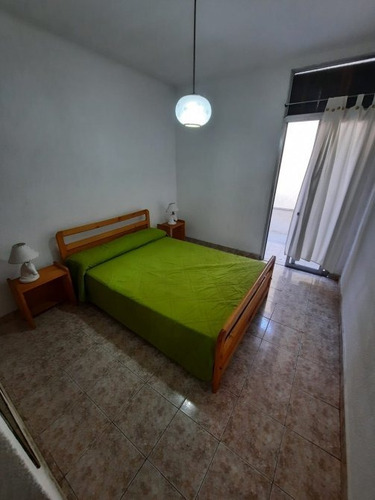 Imagen 10 de 12 de Amplio Departamento Dos Ambientes En Planta Baja Con Patio