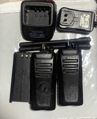 Par De Radios Kenwood Con Pila Extra Y Un Solo Cargador