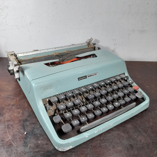 Máquina De Escrever Lettera 32 P/conserto Peças Ou Decoração