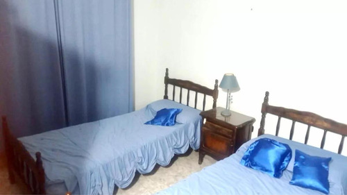 Casa En Venta - 3 Dormitorios 3 Baños - 400mts2 - Azul