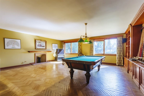 Casa En Venta De 5 Dorm. En Las Condes