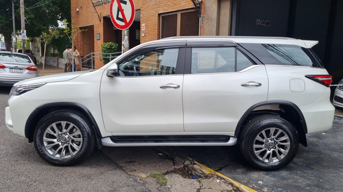 Toyota Hilux SW4 2.8 Srx 177cv 4x4 7as