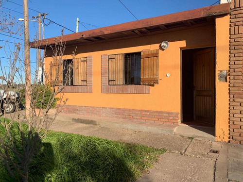 Vivienda Esquina Con Local En Barrio Acceso Norte