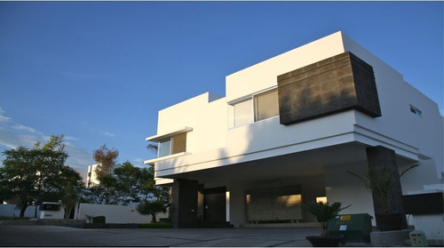 Preciosa Residencia De Autor En Villas Del Mesón La Rica, 4 