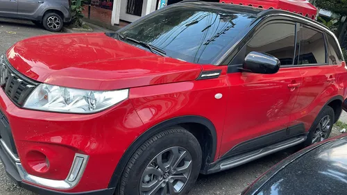 Rojo Con Techo Negro
