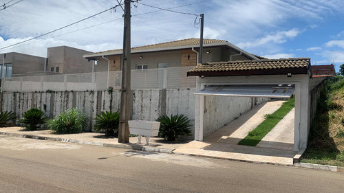 Linda Casa Vargem Cond. Fechado