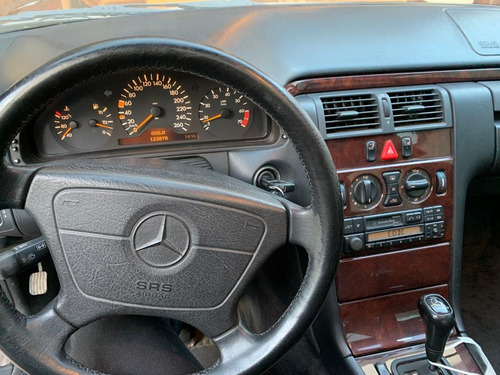 Imagen 8 de 12 de Mercedes Benz E320 Elegance