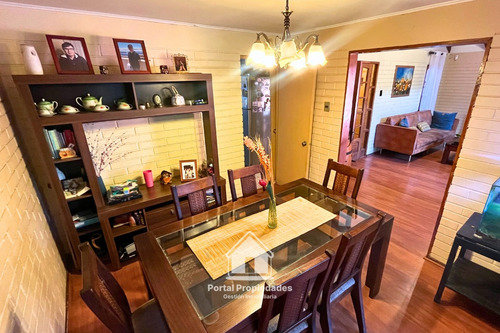 Amplia Casa, 4 Dormitorios, 3 Baños, Peñalolén
