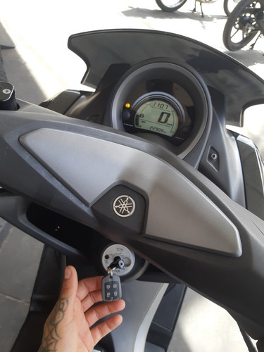 Imagem 3 de 5 de Yamaha Nmax