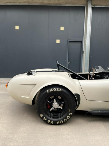 Ford Cobra V8