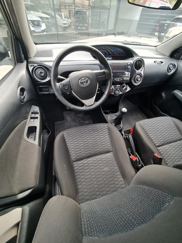 Imagen 10 de 13 de Toyota Etios