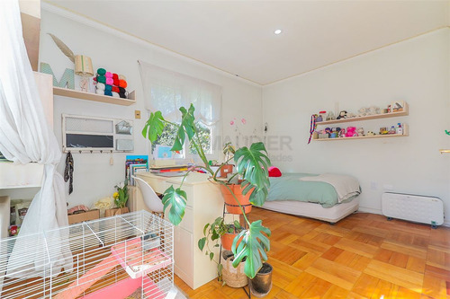 Casa En Venta De 5 Dorm. En Las Condes