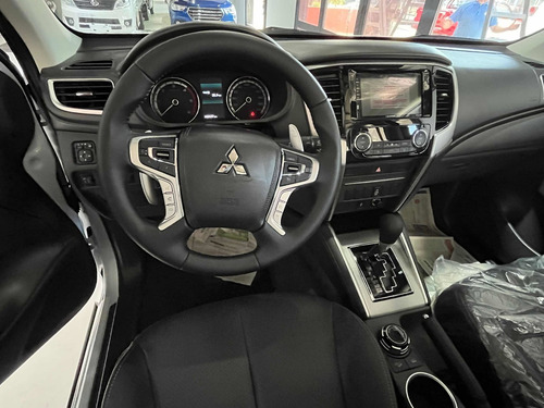Imagen 12 de 15 de Toyota Hilux 2023 2.8 Cd Srx 177cv 4x4 At