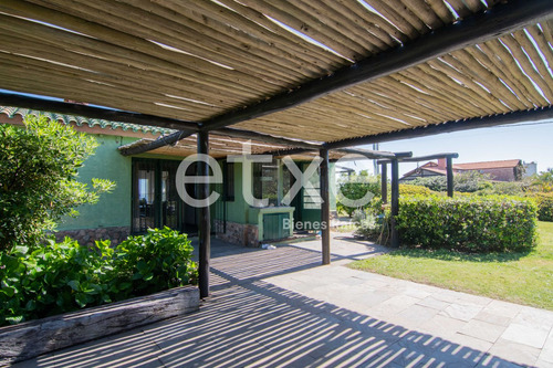 Casa En Venta Enorme Terreno Frente Playa Bella Vista (ref: Jpd-1478)