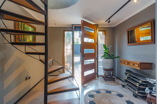 Casa En Venta De 4 Dorm. En Las Condes