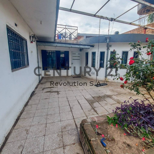 Imagen 3 de 16 de Casa 3 Dormitorios Con Cochera Y Patio En Barrio Residencial