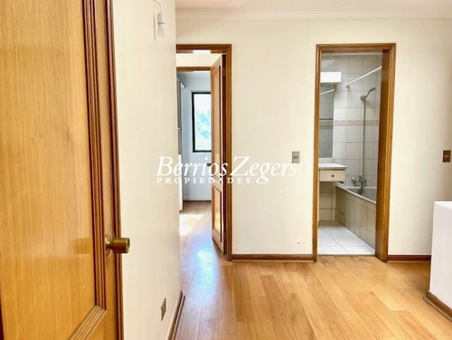 Casa En Venta De 7 Dormitorios, 6 Baños . En Las Condes Alto