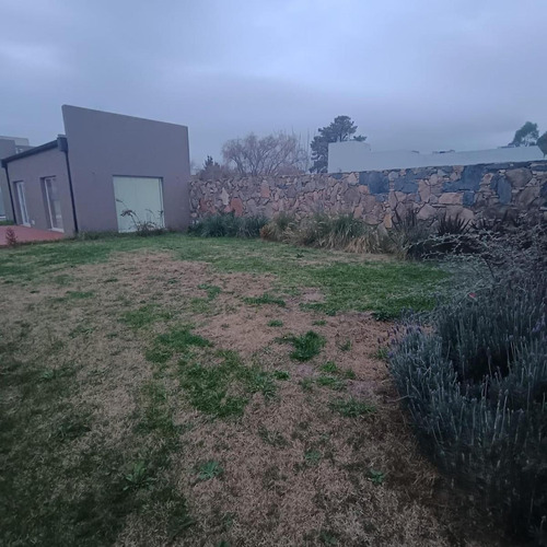 Casa En Venta - 4 Dormitorios 3 Baños - Cochera - 650mts2 - Tandil