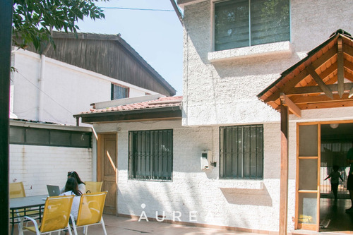 Casa Sólida, 2 Pisos, Excelente Ubicación En Maipú