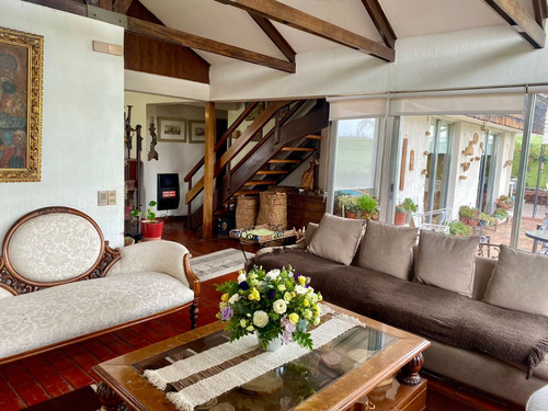 Excelente Casa En Inmejorable Ubicación En Colon