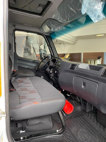Imagen 8 de 16 de Mercedes Benz Accelo 1016 Automatico