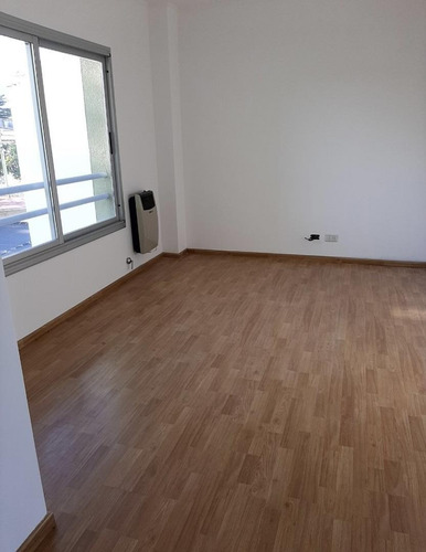 Imagen 4 de 10 de Departamento En El Centro De Campana