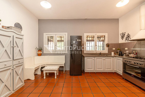 Venta Casa 3 Ambientes Con Jardín, Piscina Y Cochera En Palomar.