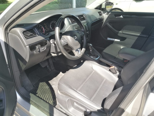 Volkswagen Vento 2.5 Luxury Automático 2013 Gris Cuero Techo