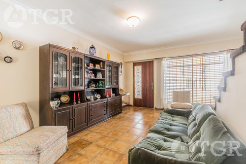 Cálida Casa En Lomas De Zamora Con Diseño Funcional Y Entorno Privilegiado