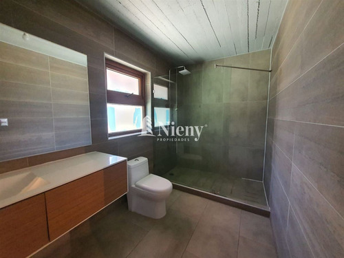 Casa En Venta De 6 Dorm. En Machalí, Condominio Doña Matilde