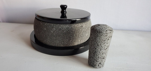 1 Molcajete Con Tapa De Madera De 20 Cm De Diámetro X 8 Cm Negro