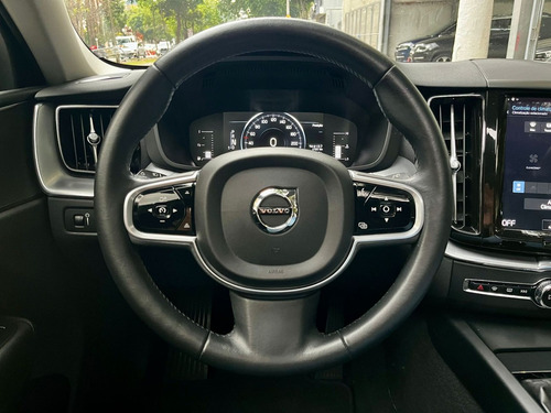 Volvo XC60 2.0 T5 MOMENTUM AWD