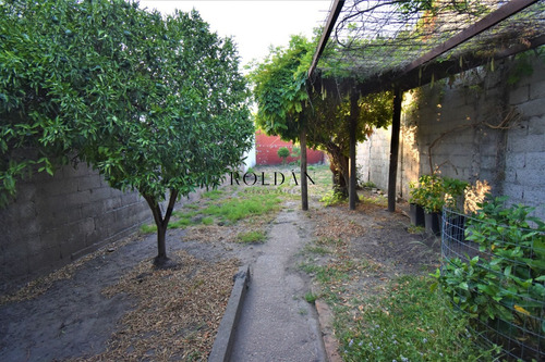 Terreno Venta Capurro Con Mejoras 2 Dormitorios Padrón Único Con Gran Fondo Con Parrillero