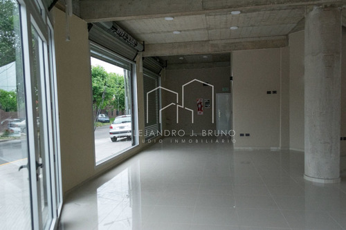 Imagen 8 de 13 de Local En Esquina - 143 M2 - C/ Patio - Con Renta