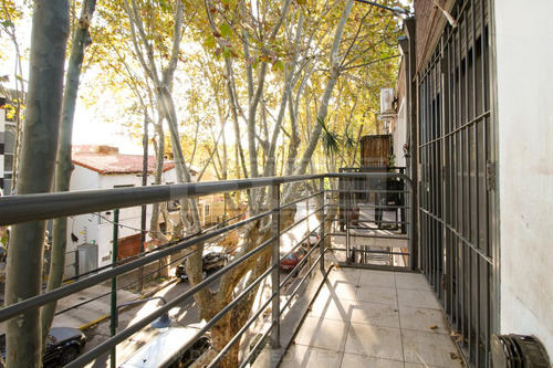 Departamento 3 Ambientes Con Balcon. Prox A Av Centenario