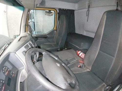 Imagem 13 de 15 de Volvo Vm 270