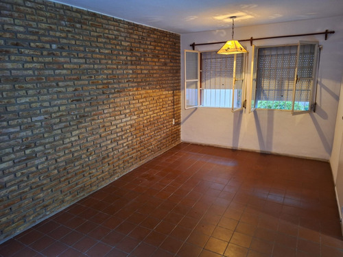 Alquiler Apartamento 2 Dormitorios Ciudad Vieja Patio Terraza