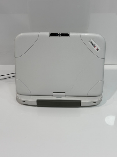 Laptop Meebox 480 Ssd 8 Ram Blanco (Reacondicionado)