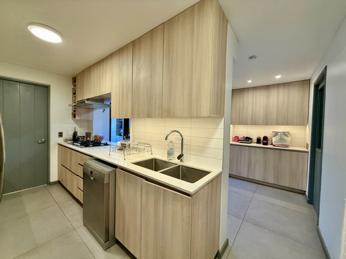 Amoblada En Condominio // 5 Dorm + 5 Baños / Piscina
